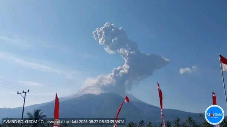 Lewotobi Laki-laki Erupsi, Kolom Abu Capai 2.500 Meter