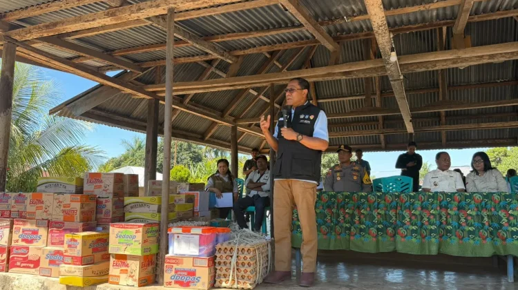 Wagub NTT Tinjau Pengungsian dan Salurkan Bantuan Korban Gempa Ngada
