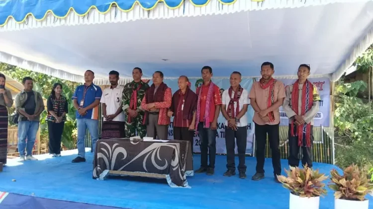 Pemda NTT dan Flotim Salurkan Bantuan Peralatan Usaha kepada Warga