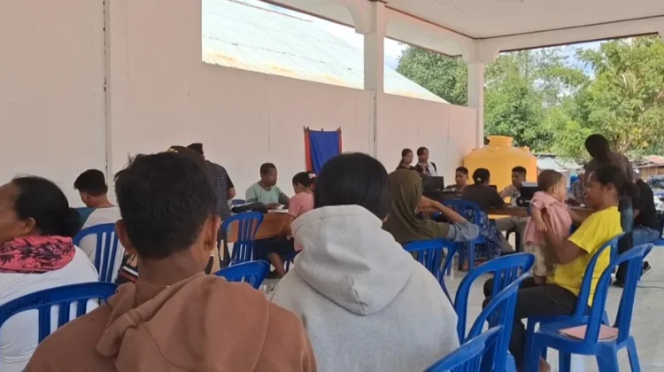 Dukcapil Nagekeo Jemput Bola Layani Dokumen Adminduk Pengungsi