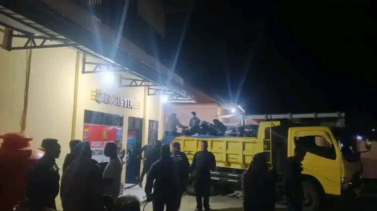 Bhayangkari Salurkan Bantuan Logistik untuk Korban Gempa Ngada
