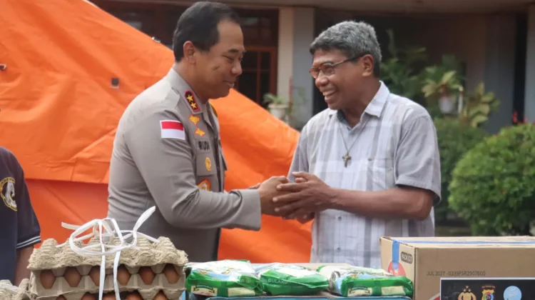 Kapolda NTT Salur Bantuan Pasca Gempa, Sambangi Istana Keuskupan Agung Ende
