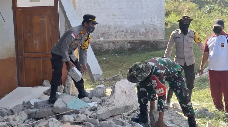 TNI-Polri dan Pemerintah Gotong Royong Pulihkan SDN Golo Lewe Pascagempa
