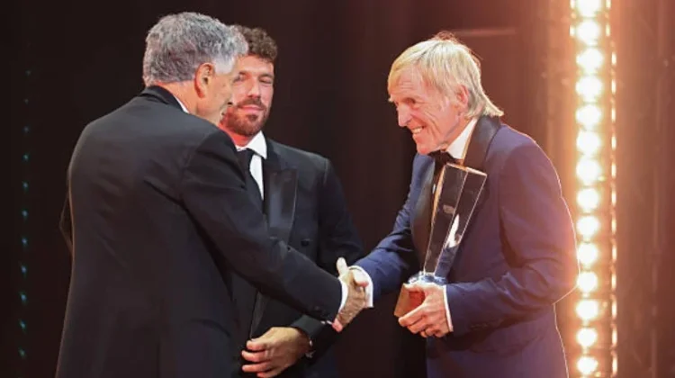 Sir Kenny Dalglish Terima PFA Merit Award 2026