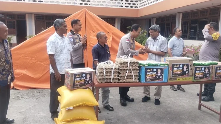 Kapolda NTT Salurkan Bantuan Pemulihan Gereja Pascagempa Flores