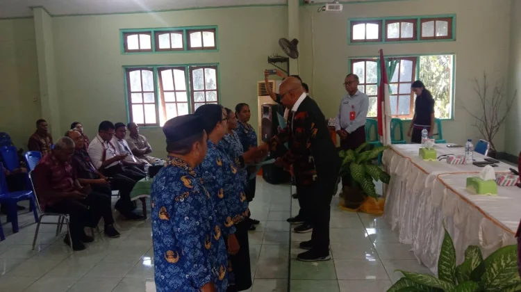 Pemkab Lembata Tata 90 Kepala Sekolah PAUD SD dan SMP