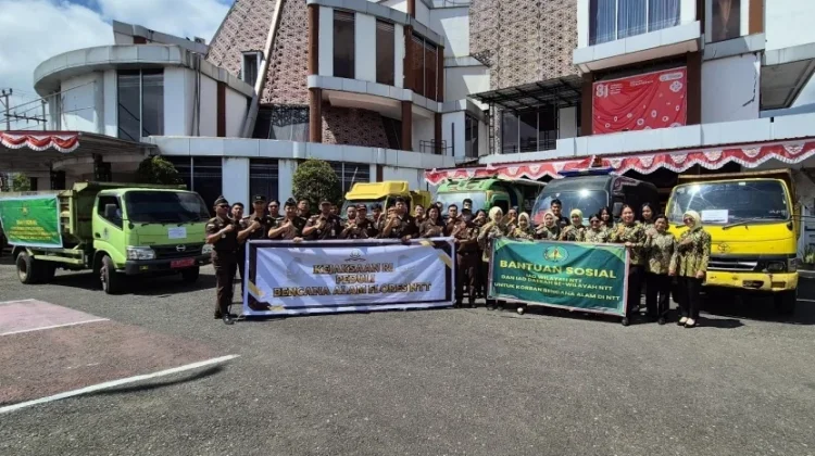 Tiga Kabupaten Terdampak Gempa Flores Terima Bantuan Sosial Kejaksaan RI