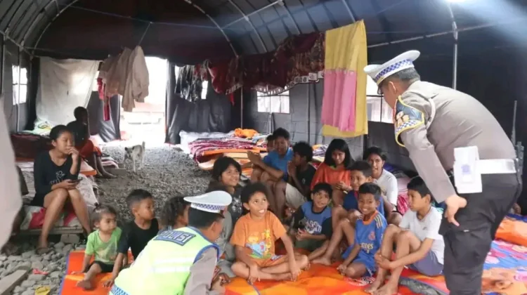 Satlantas Polres Ngada Gelar Trauma Healing Anak Pengungsi
