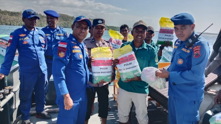 Polisi Kirim 2,5 Ton Logistik untuk Warga Terdampak Gempa di Pesisir Mabar