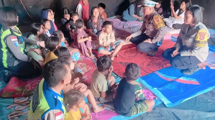Satlantas Polres Ngada Pulihkan Trauma Anak Korban Gempa