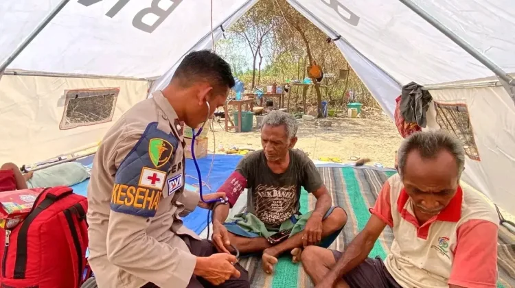 Polres Ngada Sembuhkan Luka, Pulihkan Senyum Pengungsi Gempa Riung