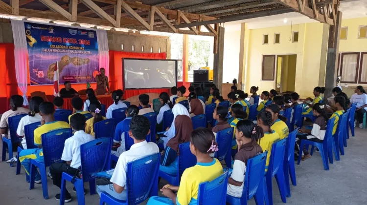 Ruang Kata 2026 Latih Siswa Solor Menulis