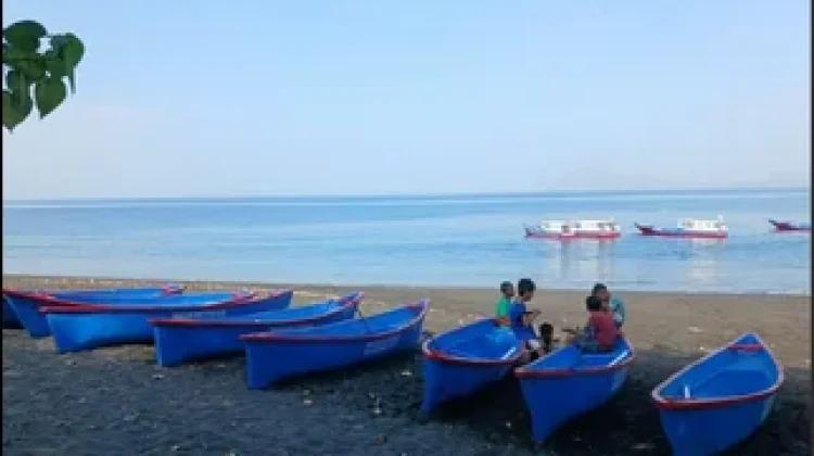 Sebanyak 21 Kelompok Nelayan Ende Terima Bantuan Sampan dan Kapal Fiberglass