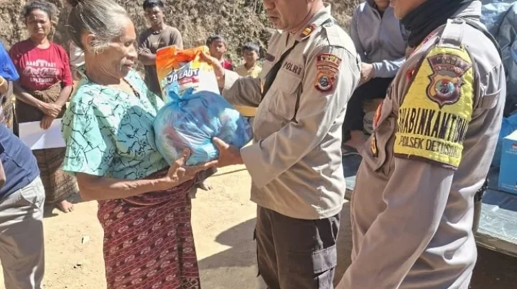 Polsek Detusoko Salurkan Bantuan Kemanusiaan bagi Korban Gempa di Lepkes