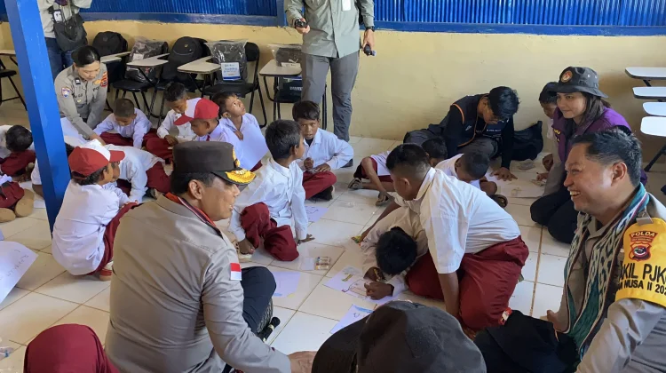 Polda NTT Bantu Renovasi Sekolah, Anak Pulau Kukusan Kembali Menata Mimpi