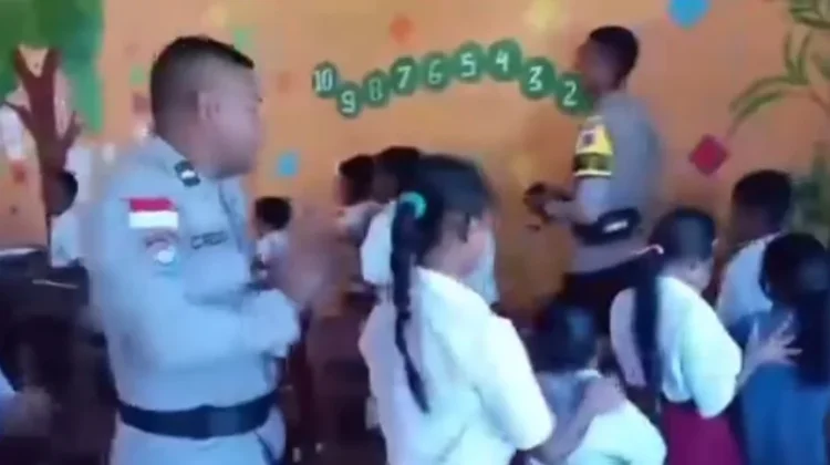 Pulihkan Keceriaan Anak Pascagempa, Polres Ngada Gelar Trauma Healing di SDN Late