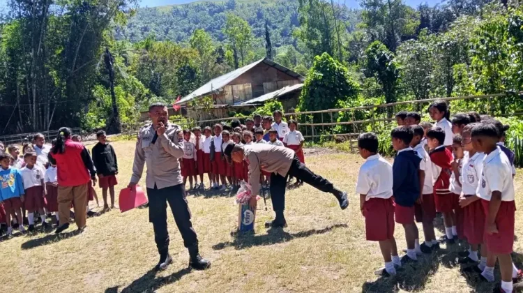Satbinmas Polres Ngada Gelar Trauma Healing di SDN Bopoma
