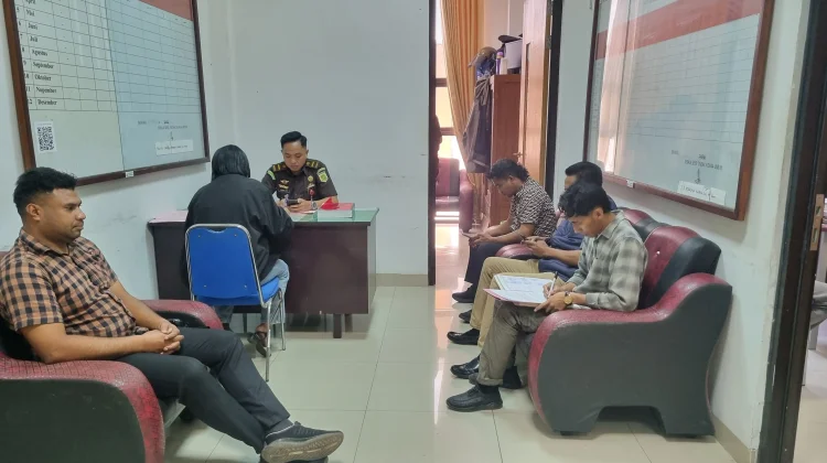 Polres Ngada Serahkan Tersangka Perkara ITE ke Kejaksaan