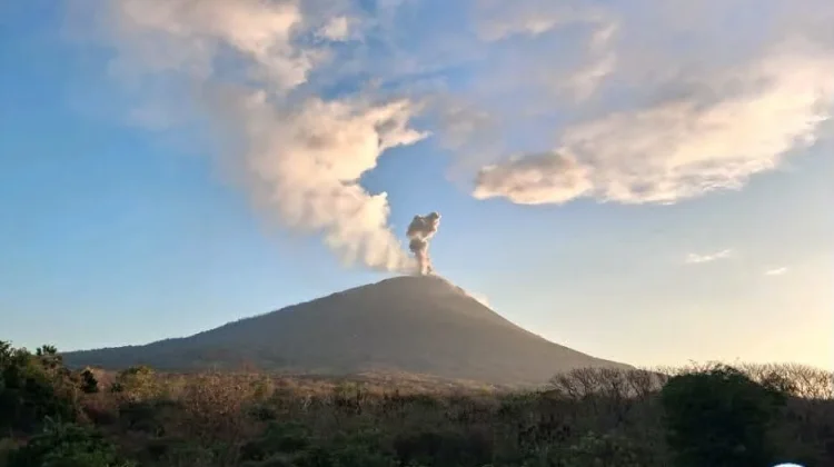 Aktivitas Gunung Ile Lewotolok Masih Tinggi Pasca Erupsi Akhir Agustus
