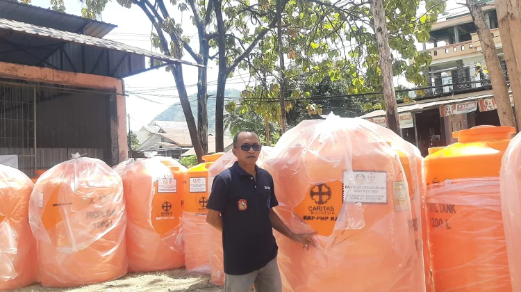 Sebanyak 15 Tandon Air 1.200 Liter Bantu Sekolah Terdampak Gempa Nagekeo