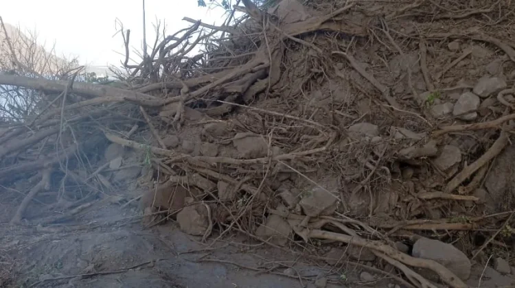 Longsor Kembali Tutup Jalur Selatan Wolotopo, Akses Lalulintas Terhenti