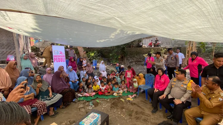 Bhayangkari Salurkan Bantuan Gempa, Warga Ende Sampaikan Apresiasi