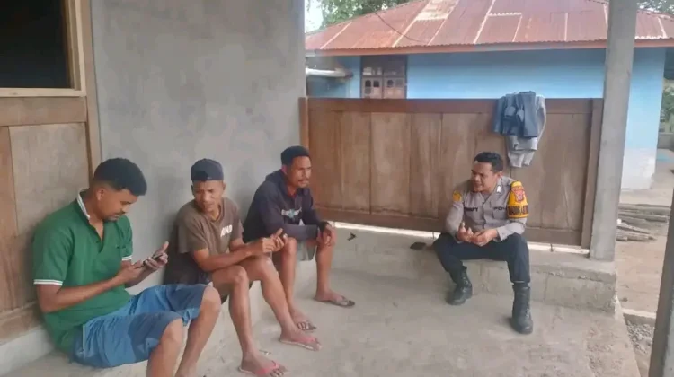 Bhabinkamtibmas Bomari Cegah Gangguan Kamtibmas