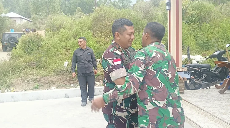 Danrem Bersama Artha Graha Salurkan Bantuan untuk Prajurit Kodim Manggarai