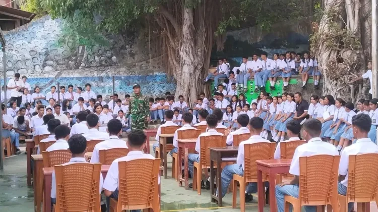 Babinsa Gelar Trauma Healing di SMAK Frateran Ndao