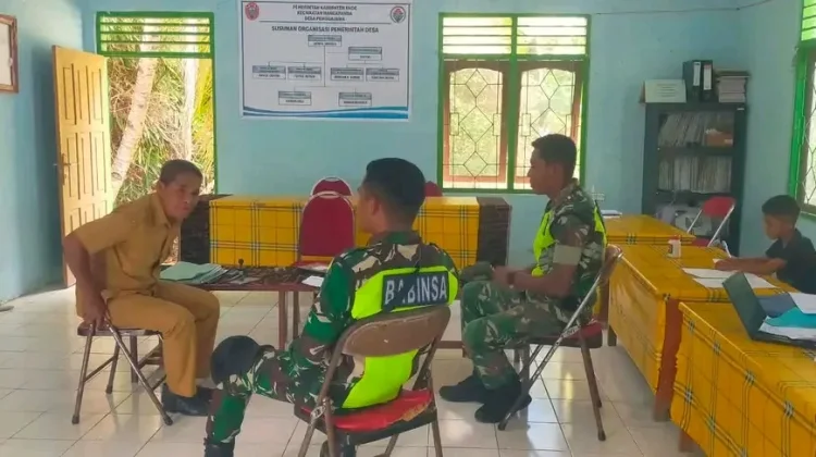 Babinsa 1602-01/Ende Pastikan Bantuan Tepat Sasaran di Penggajawa