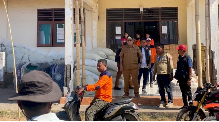 Gubernur NTT Temui Warga Palue Pascagempa