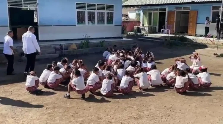 Siswa SDI Wairotang Dilatih Tanggap Gempa sejak Dini