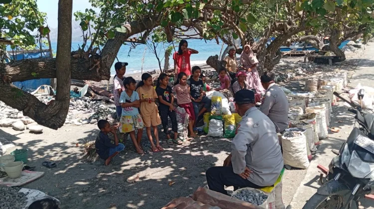 Program Kasih Polda NTT Serap Aspirasi Warga Pesisir Mautapaga Ende
