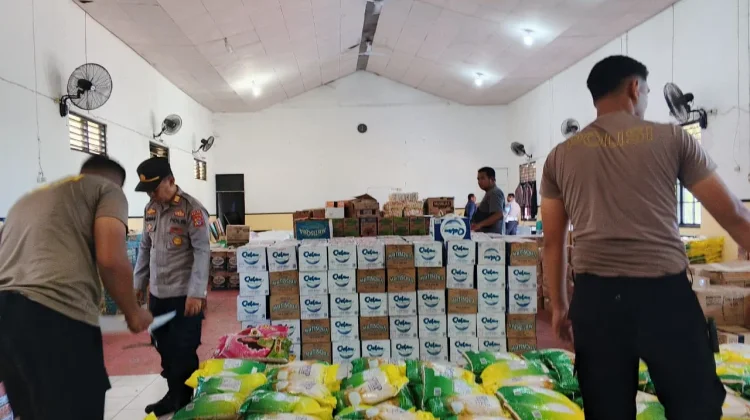 Polres Ende Terima Bantuan Logistik Gempa dari Polres TTU dan Komunitas Seniman