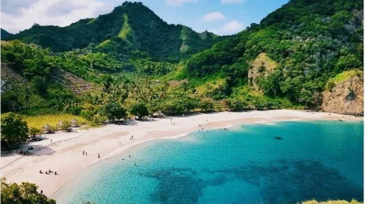 Pantai Koka, Pesona Pasir Putih yang Memikat Wisatawan
