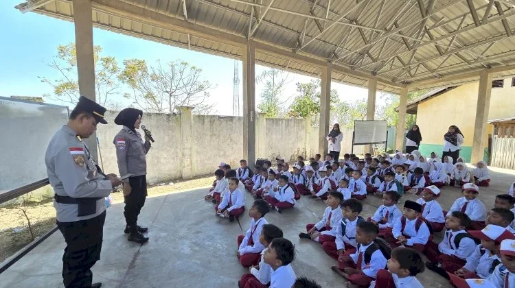 Polres Sikka Pulihkan Trauma Ratusan Siswa MIN 1