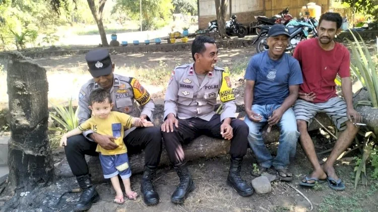 Bhabinkamtibmas Polres Flores Timur Rawat Kedamaian Warga Desa Narasaosina