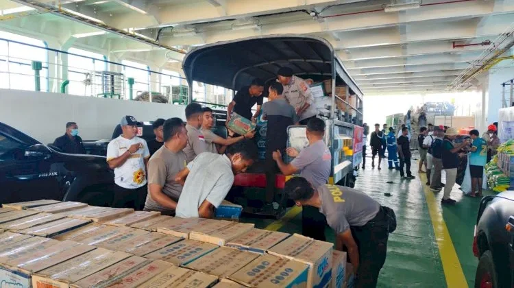 Polres Sikka Kirim Bantuan untuk Warga Palue Terdampak Gempa