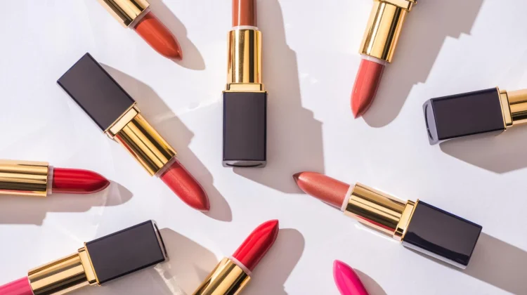 Begini Cara Membuat Lipstik Lebih Tahan Lama