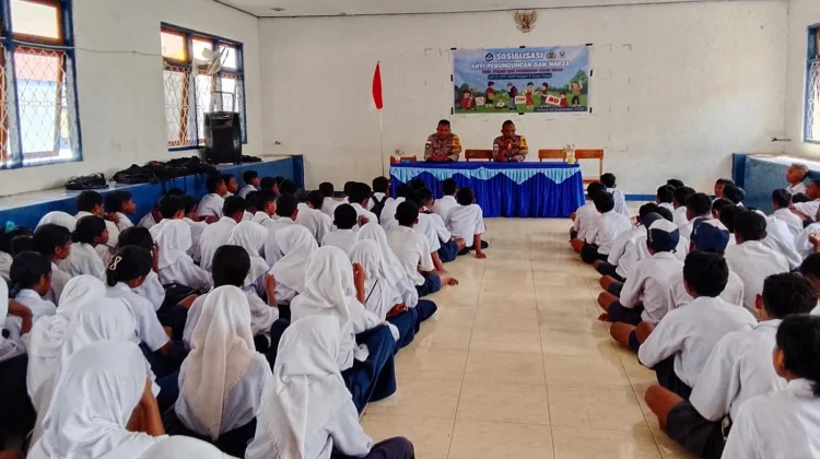 Polisi Ajak Pelajar SMP Negeri 1 Solor Timur Berani Lawan Bullying