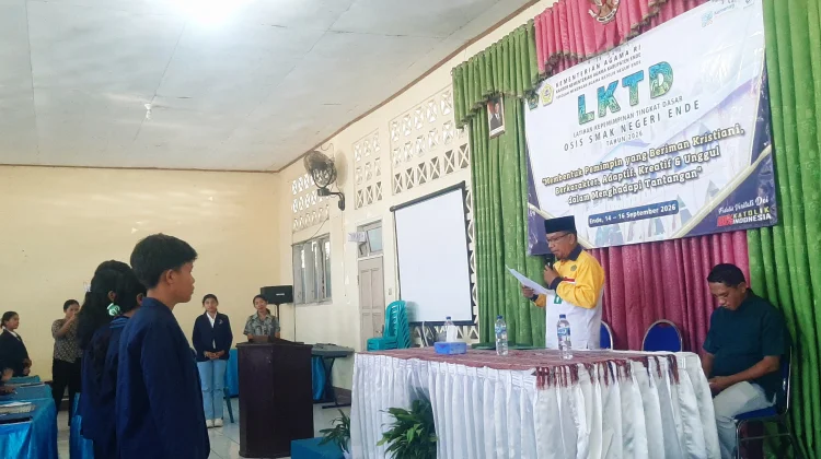 Usai LKTD, Pengurus Baru OSIS SMAK Negeri Ende Resmi Dilantik