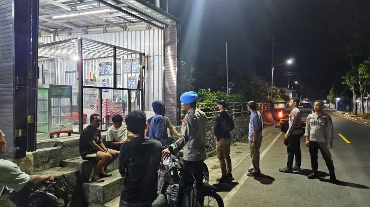Patroli Malam Polres Flores Timur Jaga Kota Larantuka Tetap Kondusif