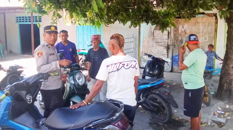 Sambangi Adonara Tengah, Kapolsek Ajak Warga Cegah Gangguan Kamtibmas