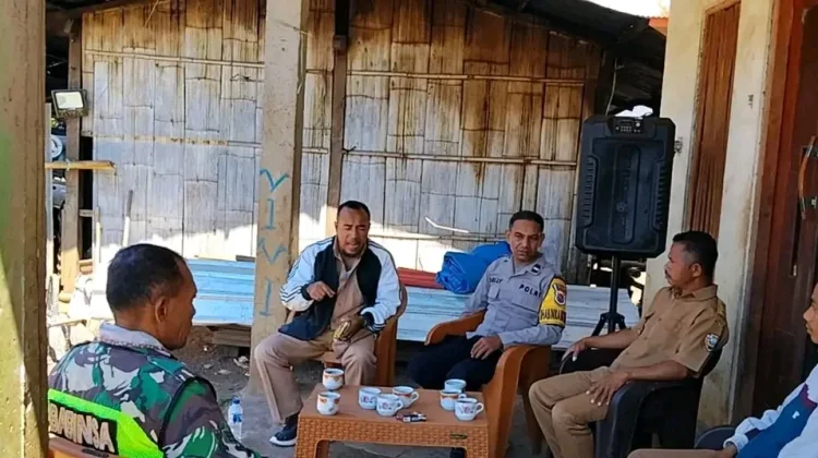 Babinsa dan Bhabinkamtibmas Siagakan Warga Hadapi Cuaca