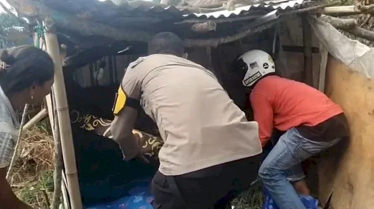 Bhabinkamtibmas Polres Manggarai Salurkan Bantuan ke Warga Terdampak Gempa
