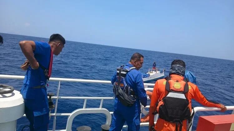 Dua Nelayan Sikka Selamat setelah Kapal Rusak di Laut