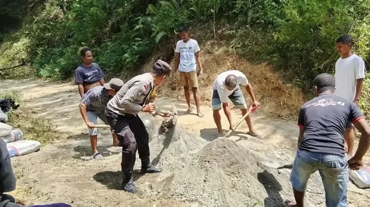 Warga Detubinga Swadaya Bangun Jalan Bistio-Nuaria