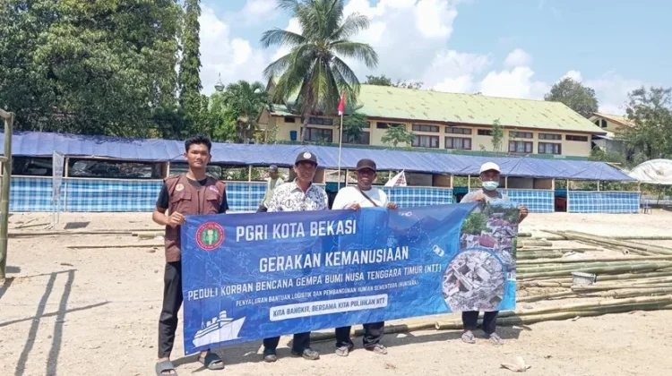 PGRI Kota Bekasi Bantu Tenda Dukung Pembelajaran di MIN 1 Manggarai