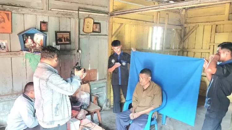 Dukcapil Manggarai Jemput Bola Rekam KTP Warga ODGJ