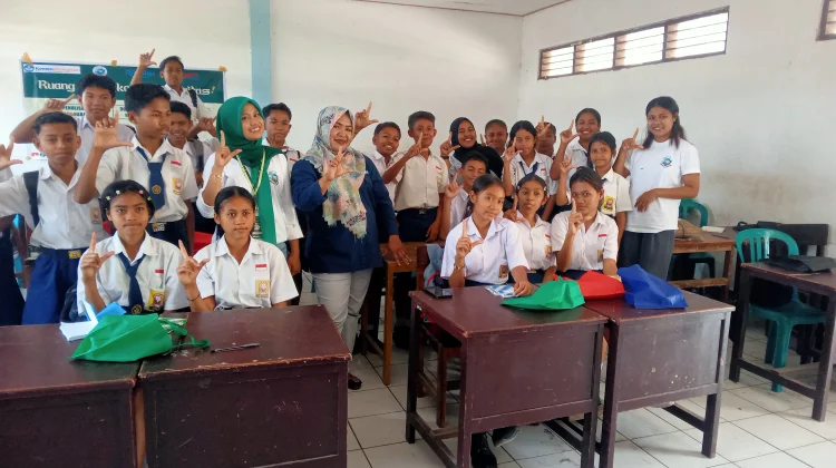 Siswa SMP Christoregi Ende Ikut Pelatihan Public Speaking Bersama TBAM
